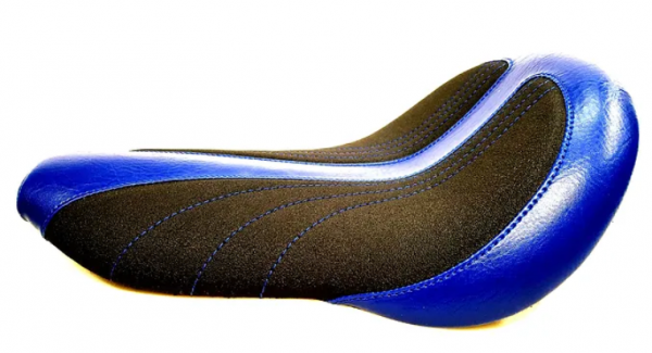 Jok motor dengan aksen logam yang elegan